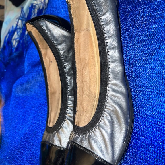 Croft and Barrow Ortholite flat shoe. Black and silver. - Picture 2 of 3